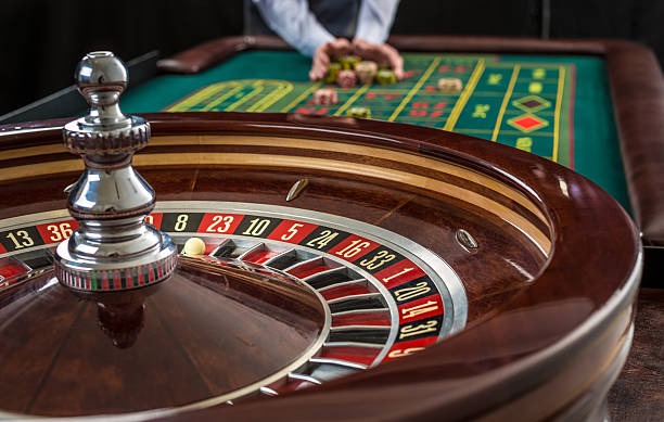 hitori American Roulette live table with dealer and multi-camera broadcast